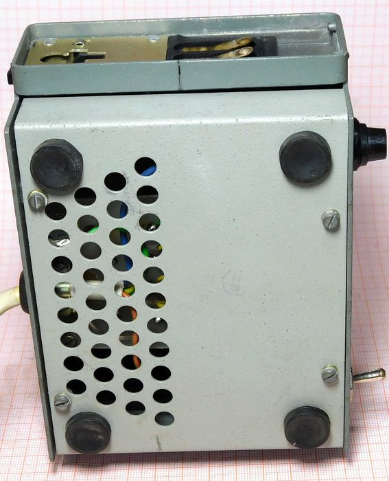 Ładowarka akumulatorów radiotelefonu UŁ 0272 1 RADMOR na części [K1]