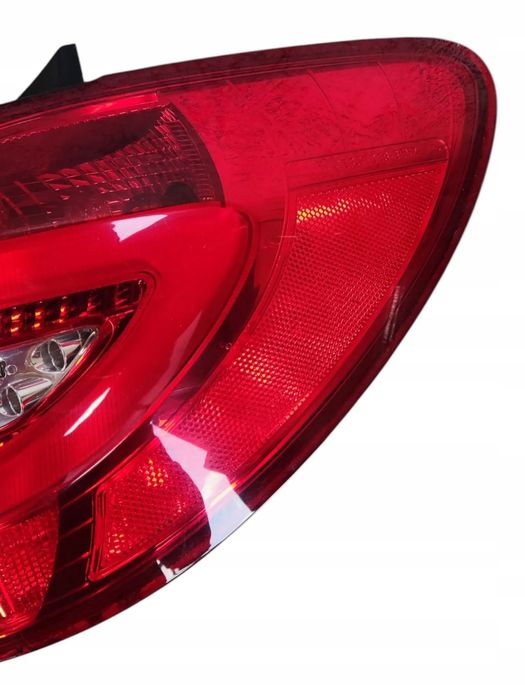 Mercedes B Klasa W246 Lampa Prawa Tylna TYŁ A2468200664