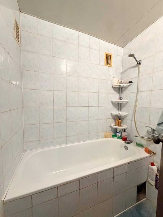 Продається кімната в у 2-кім квартирі