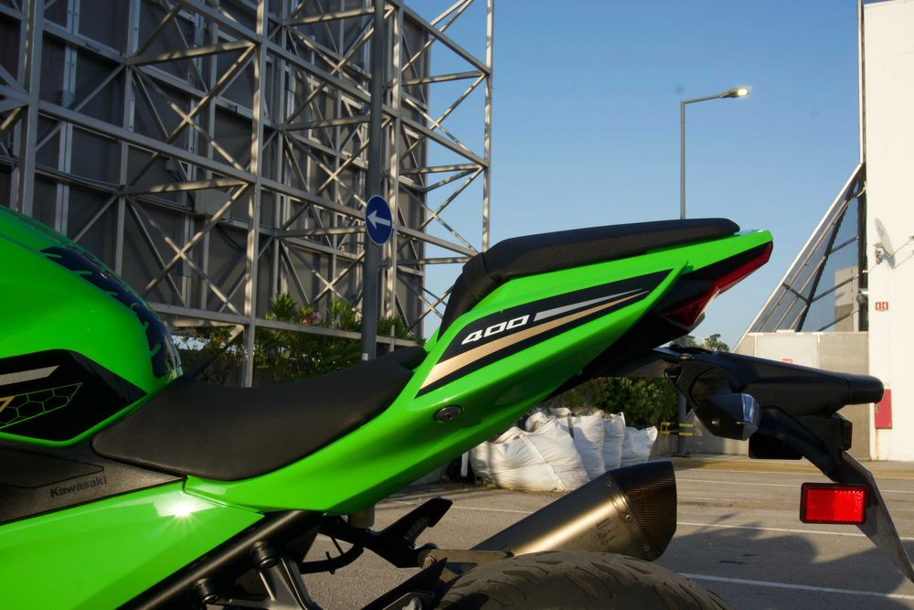 Kawasaki Ninja 400 (2020) + Escape Akrapovic | Primeiro Dono