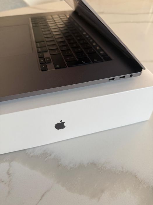 MacBook Pro 16” - i7 512gd ssd 16gb Ram