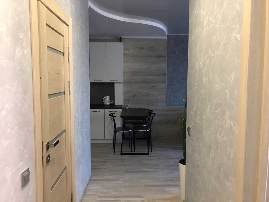 Подобово 1,5 кімнатна квартира на Озерній