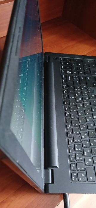 Ноутбук Dell Inspiron 15 у хорошому стані.