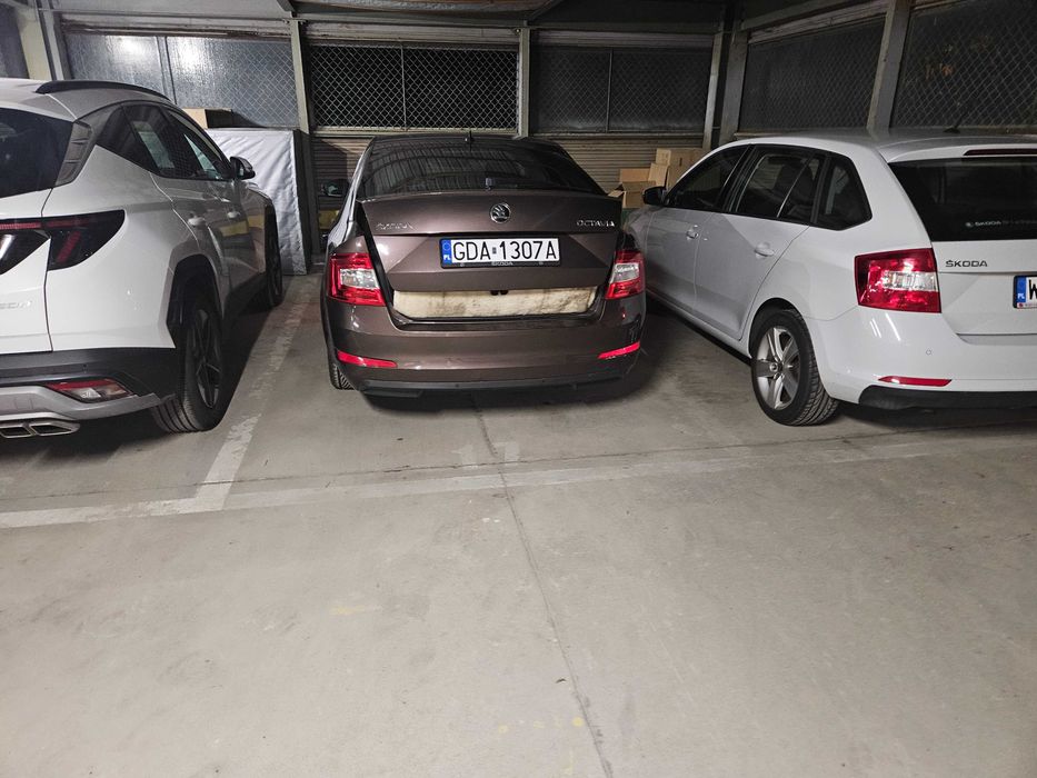 Wynajme miejsce w hali garazowej otwieranej pilotem - Więcej