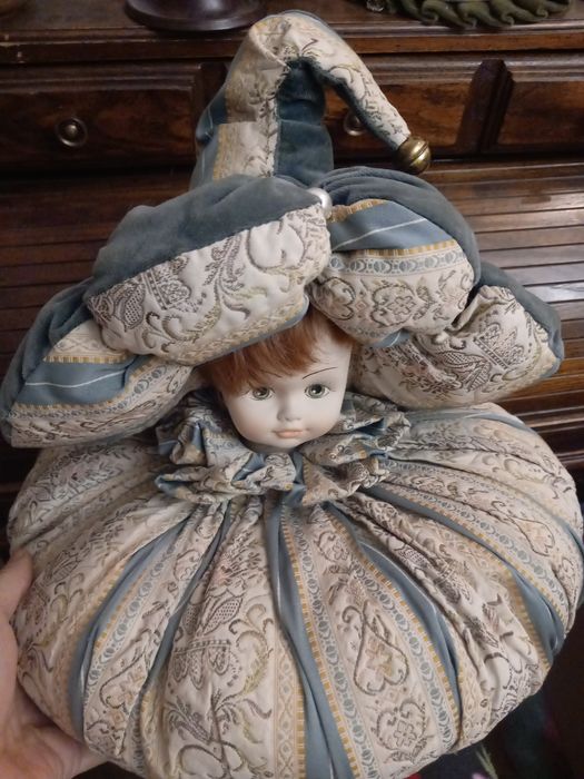 Фарфоровая кукла подушка гобелен