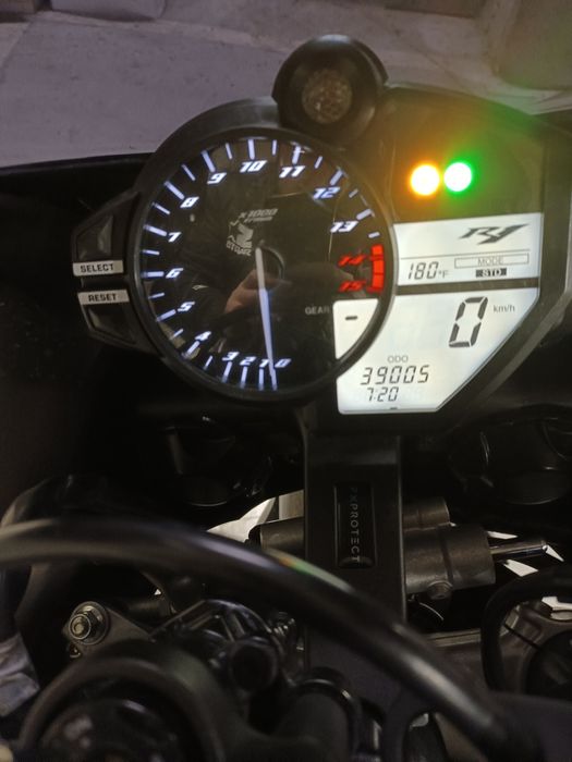 Motocykl YAMAHA R1 rn22 - rok 2010 - bezwypa