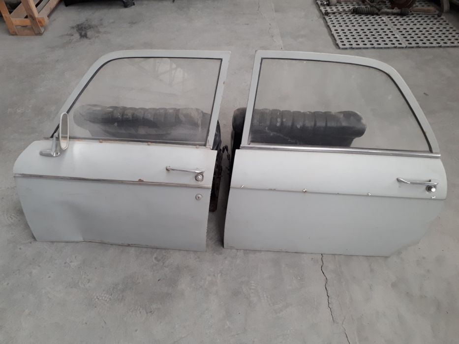 Lote Peças Peugeot 204 portas, capot, mala.