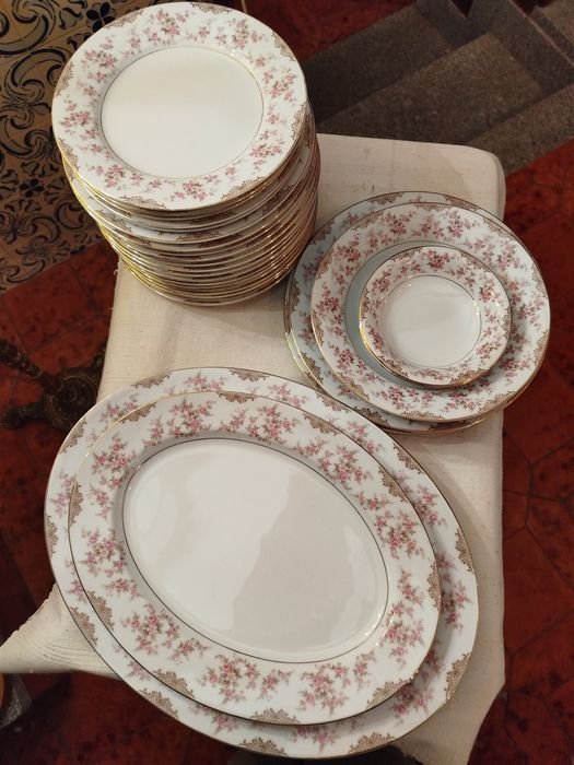Serviço incompleto em porcelana