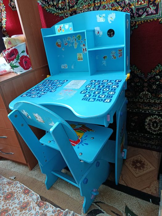 Шкільна парта зі стулом