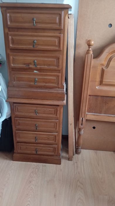 Estrutura de cama + mesinhas de cabeceira