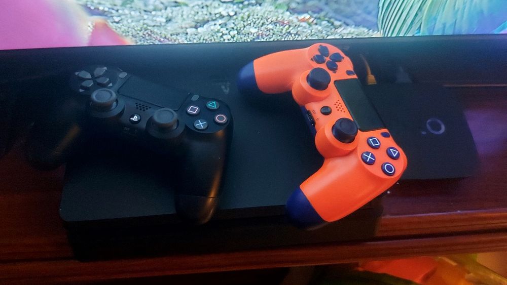 Playstation 4 semi novo