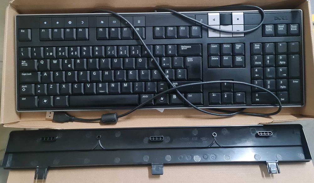 Teclado multimédia português com fio Dell KB522 (NOVO)