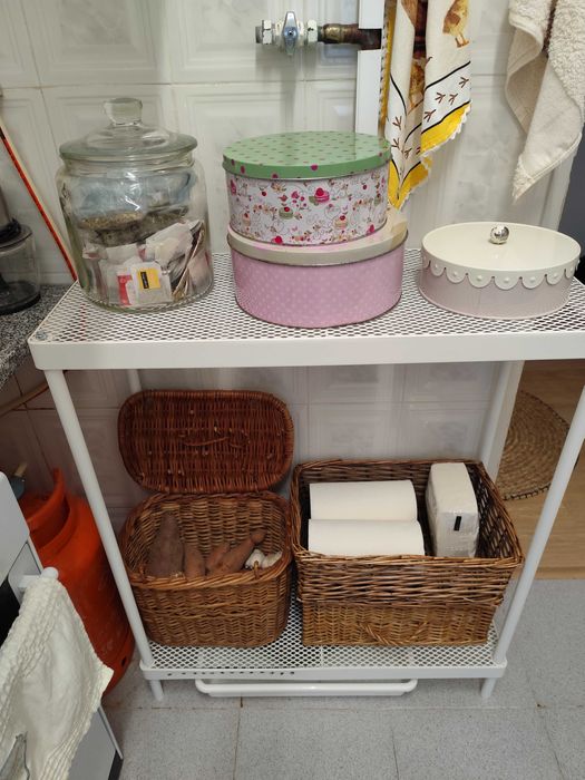 Estante metálica branca