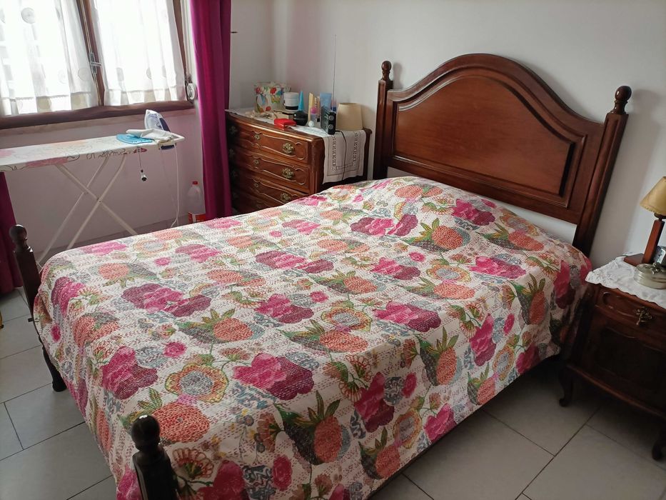 Cama de Casal em Madeira + Colchão Incluído