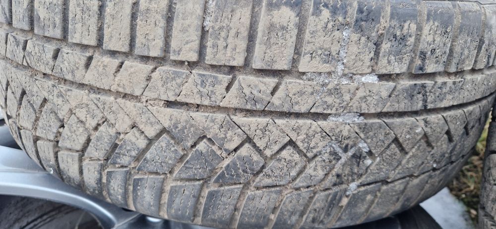 Продам комплект зимових шин з легкосплавними дисками  205 50 17