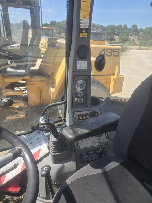 Rectroescavadora  komatsu
