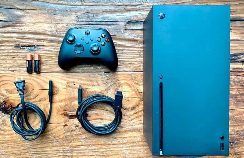 Xbox Series X 1 Tb + 2 геймпади