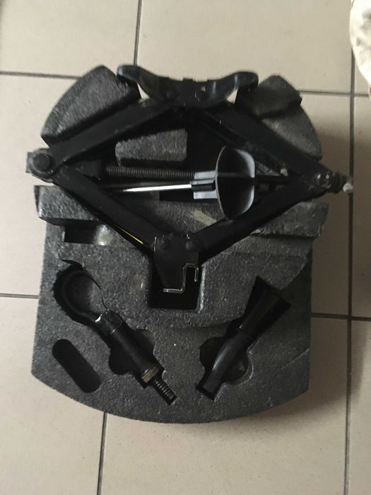 FORD MONDEO MK4 WKŁAD bagażnika koła zapasowego  styropian stan bdb