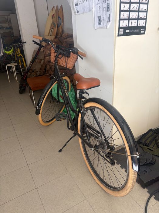 bicicleta de senhora com cesto