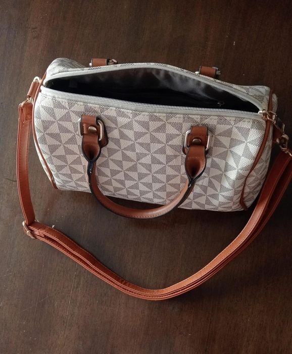 Carteira tiracolo ou de mão