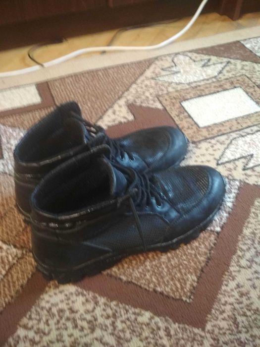 шкіряні ботинки перфорація