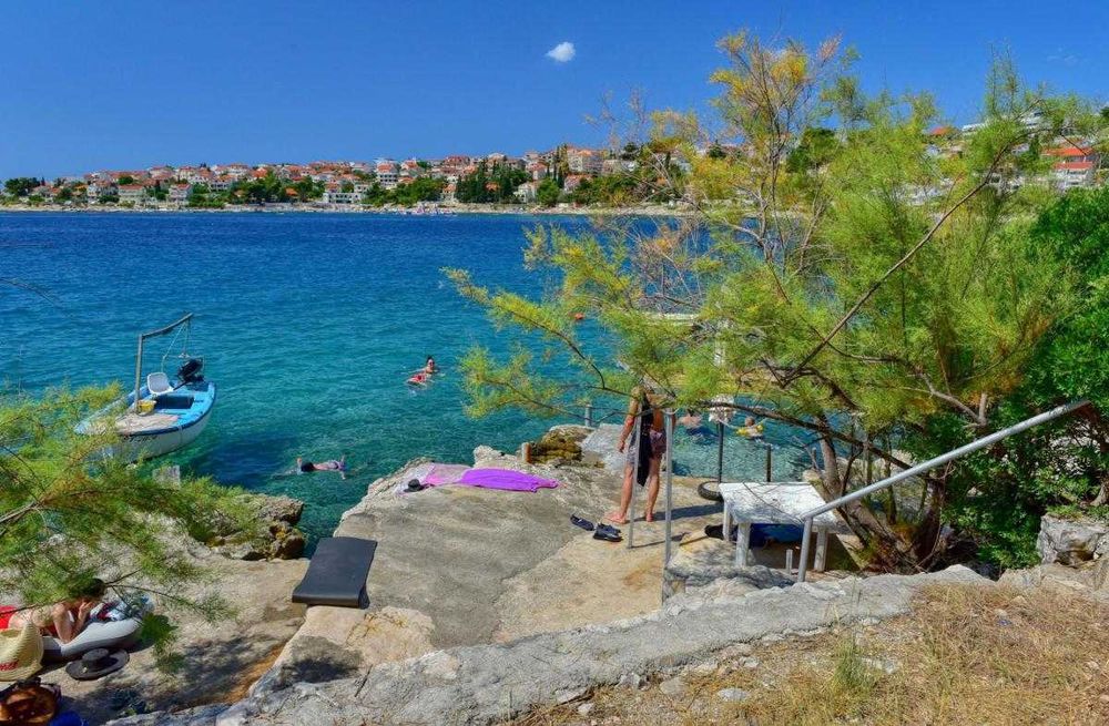 Apartament z basenem 40m od morza Chorwacja