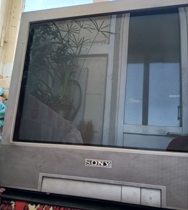 Телевізор SONY в робочому стані с пультом