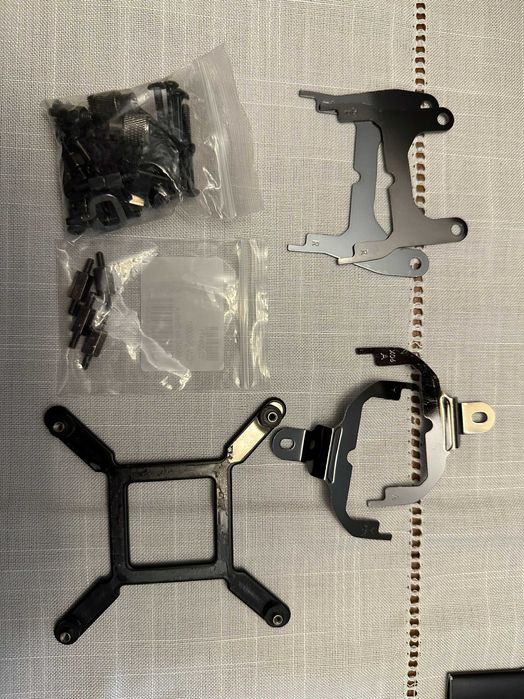 Cooler Corsair H100i RGB 240mm com 2x ventoinhas Corsair LL120