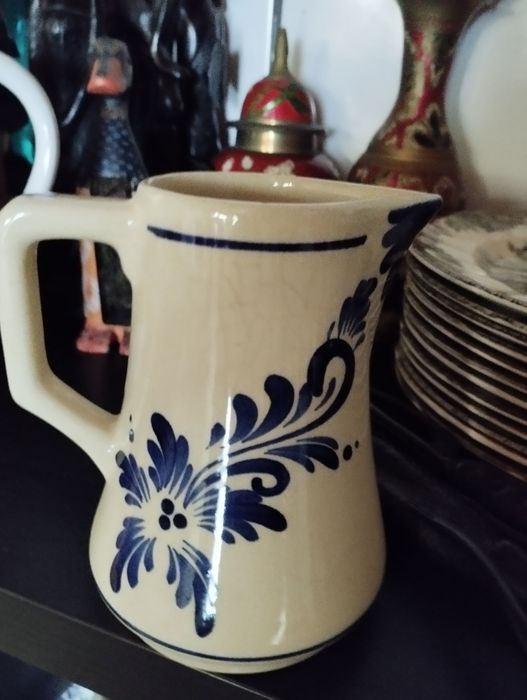 Jarra pintada á mão.