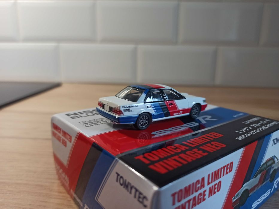 Nissan bluebird 1:64 TOMICA