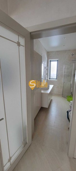 Сучасний будинок з ремонтом біля озера та Київських Карпат в Підгірцях