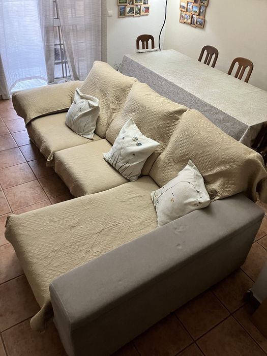 Sofá com Chaise Longue e arrumacão