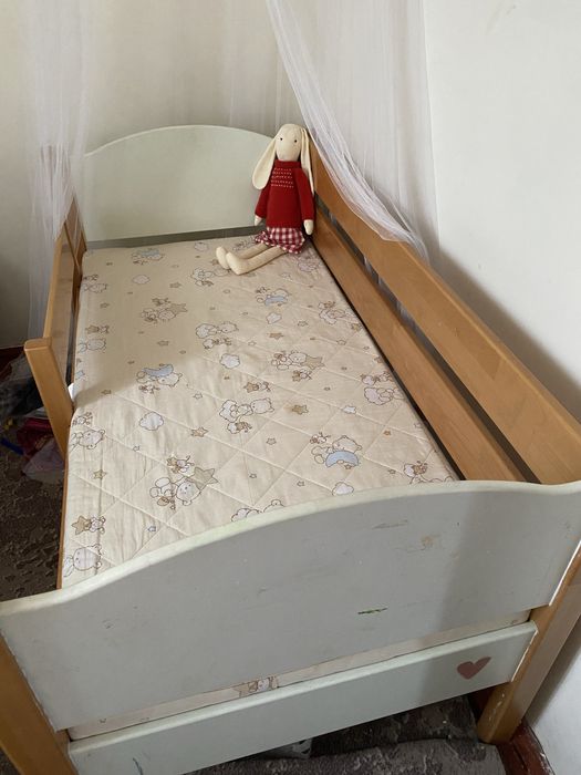 Ліжко дитяче 147см,