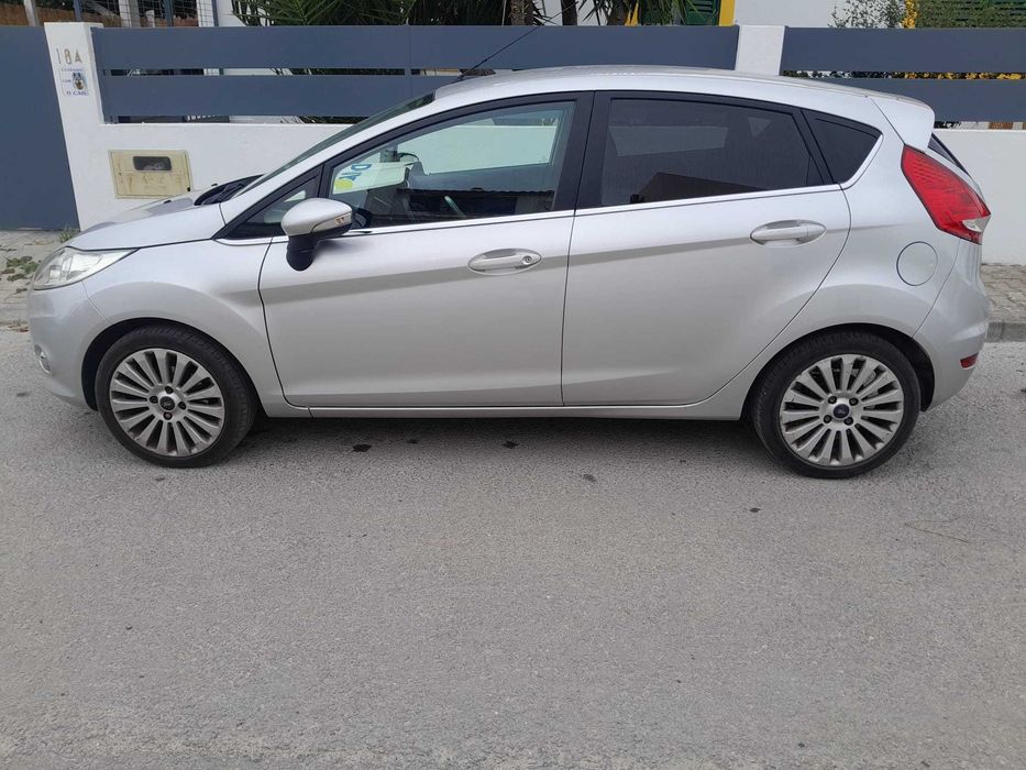 Ford Fiesta 2010 — photo 5