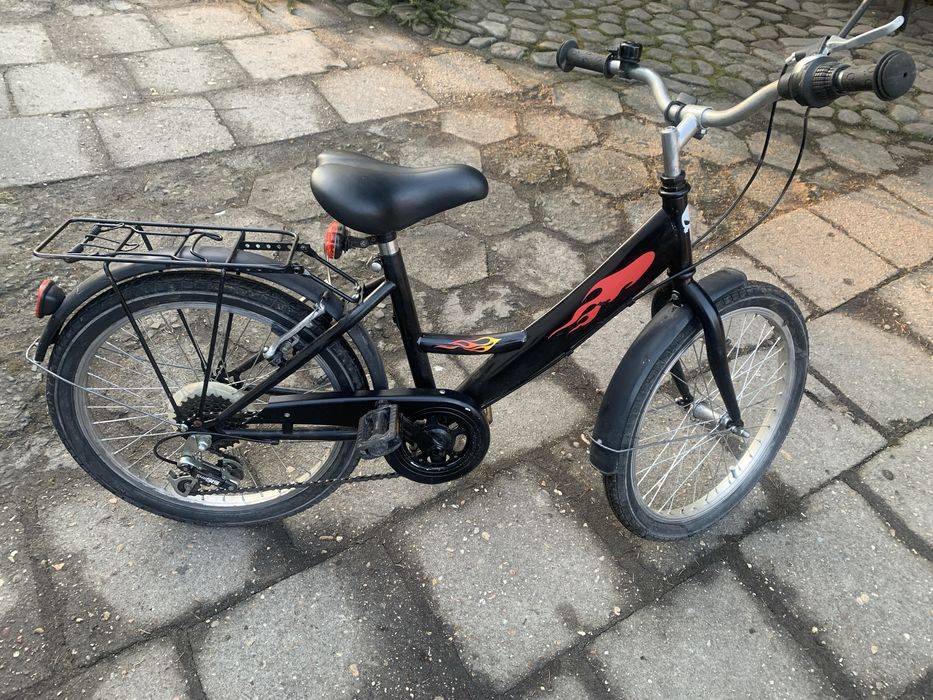 Rower dzieciecy z płomieniami