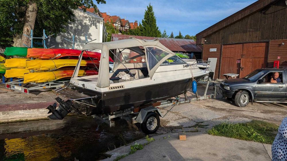 Łódź motorowa BAYLINER (model 1952)