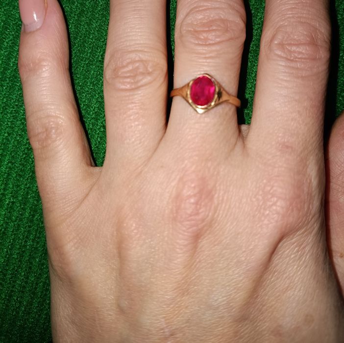 Piękny złoty pierścionek