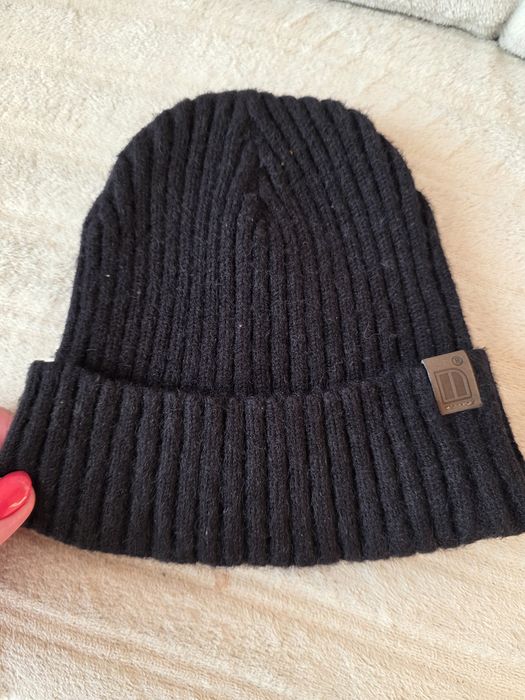 Czarna czapka zimowa beanie prążkowana unisex