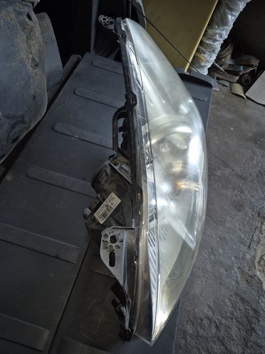 Lampa przednia lewa strona peugeot 3008 5008