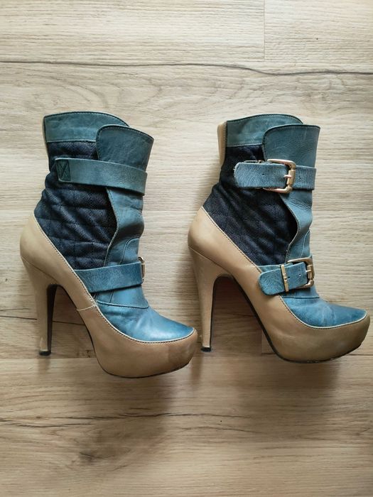 Botas de couro e ganga da Salsa