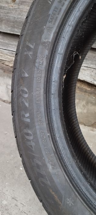 Шини  275/40 R20