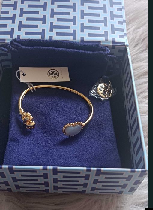 Tory Burch kolczyk i bransoletka  serduszka z masy perlowej