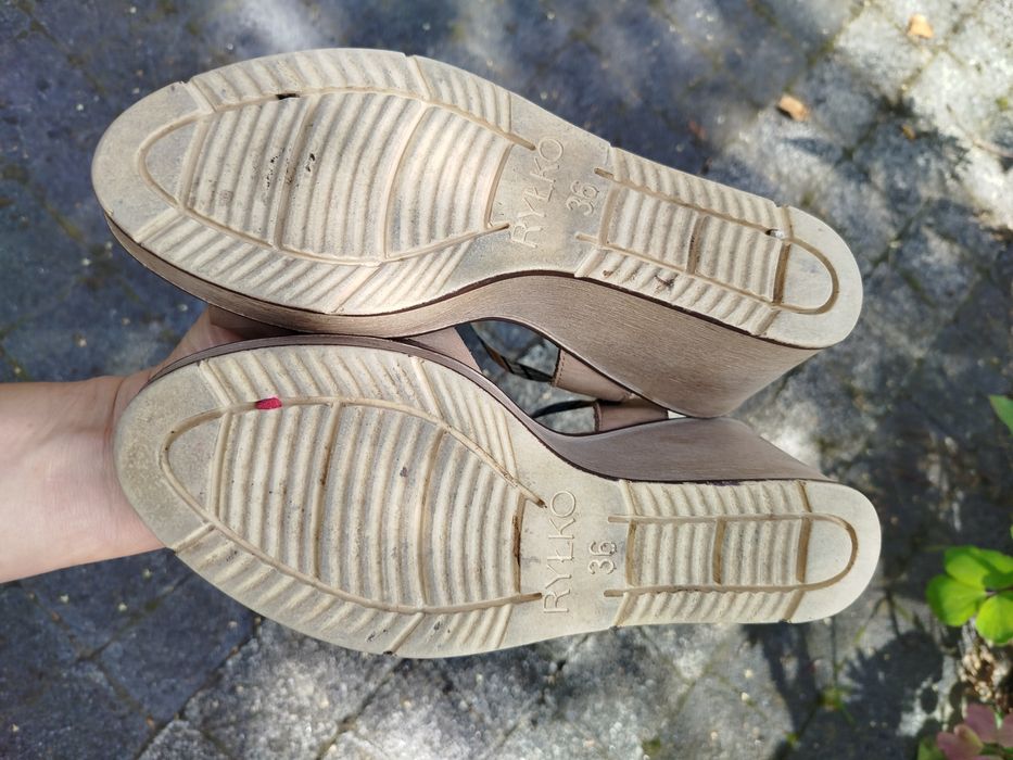 Sandały na koturnie Ryłko relax 36