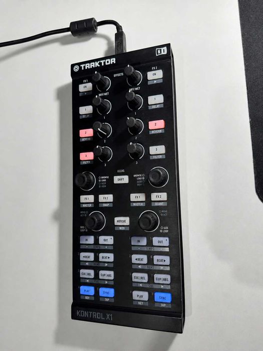 Native Instruments Traktor Kontrol X1 MK1 Controlador DJ