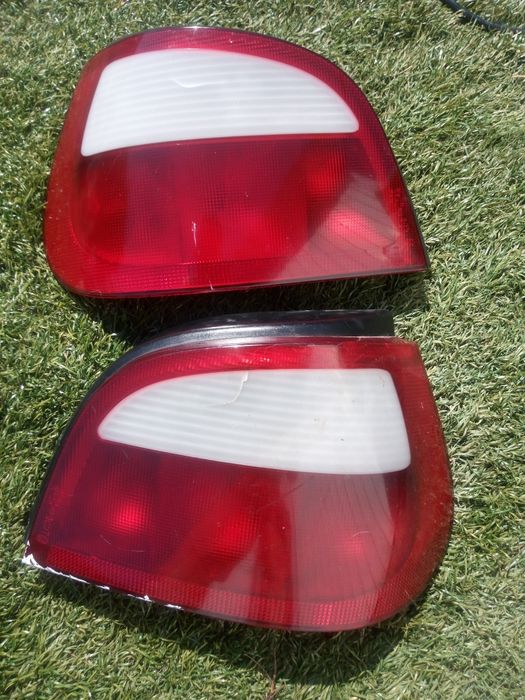 farolins traseiros citroen Saxo 1999