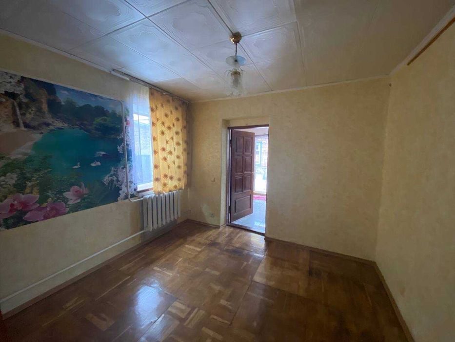 Цегляний будинок з гаражем, 6 соток, в районі Казбету
