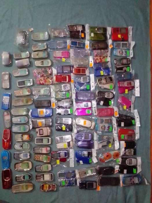 Nokia 3210 i wiele innych. Nowe obudowy, etiu, ładowarki, akcesoria