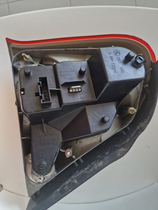 Vendo farol drto traseiro MG ZT