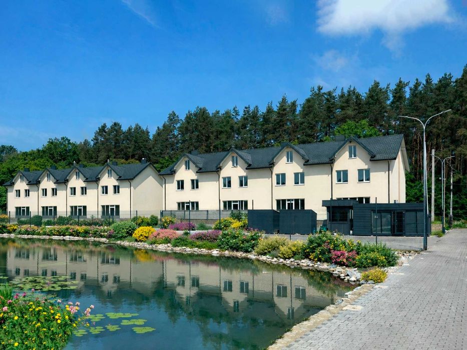 Продається котедж в Зимній воді, зручний заїзд з траси