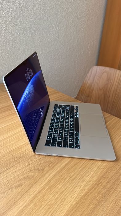 MacBook Air 15” M2 2023 — 8GB RAM — 512GB SSD — Estado irrepreen